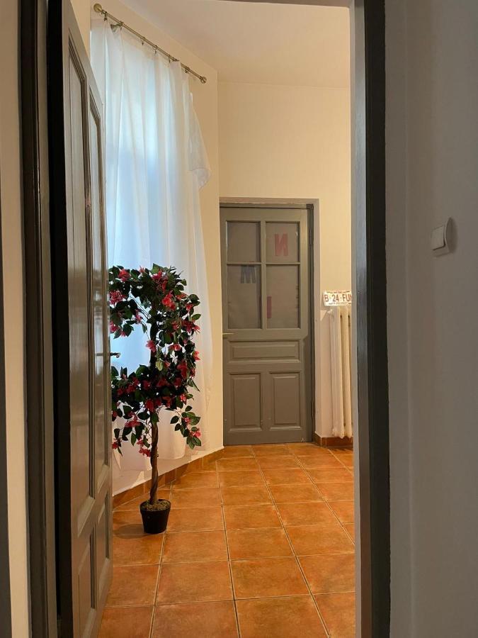 Apartamento Outstanding 3Br Ultracentral Cityview Balcony Aaa Bucarest Exterior foto