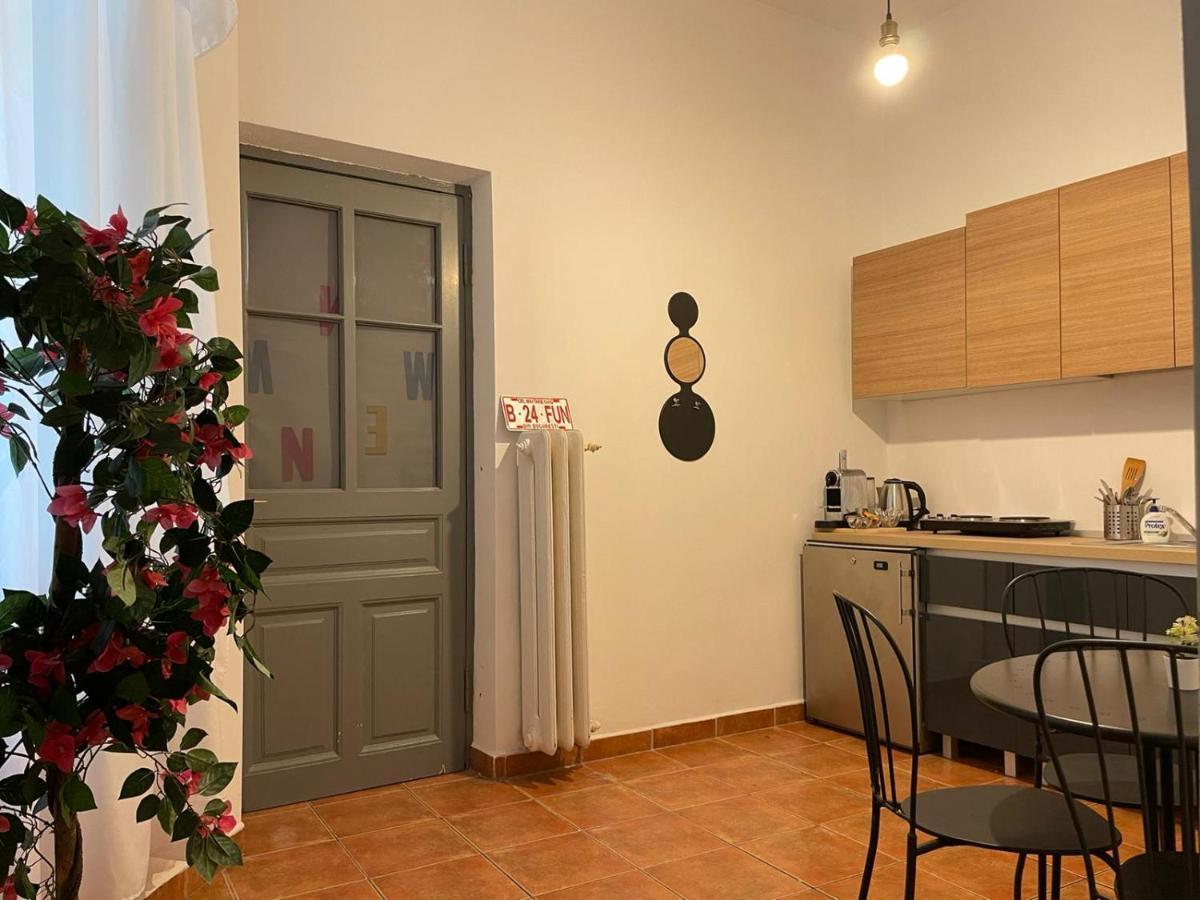 Apartamento Outstanding 3Br Ultracentral Cityview Balcony Aaa Bucarest Exterior foto